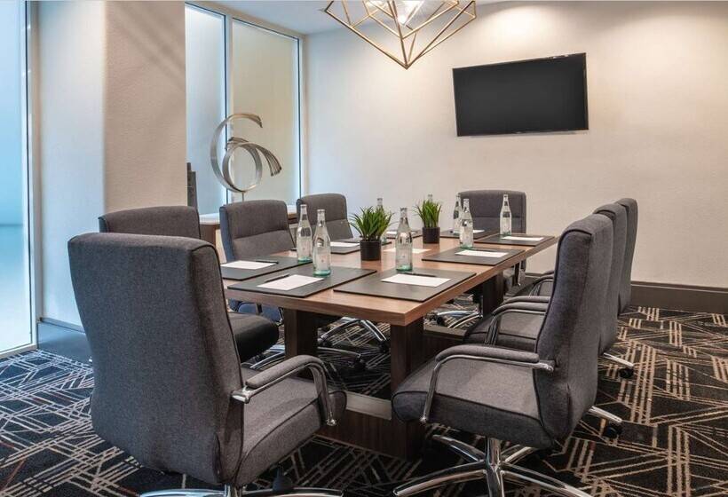 ホテル Embassy Suites San Francisco Airport South San Francisco