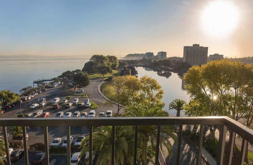 Отель Embassy Suites By Hilton San Francisco Airport Waterfront