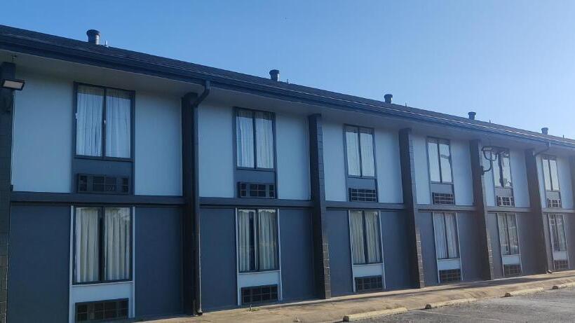 Отель Quality Inn