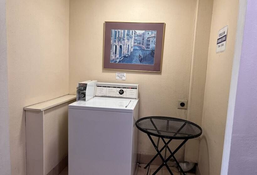 בית מלון כפרי Fergus Inn