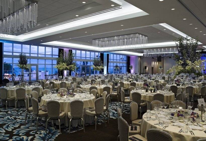 فندق Fontainebleau Miami Beach