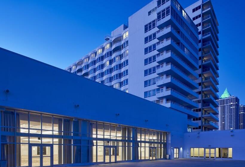 فندق Fontainebleau Miami Beach