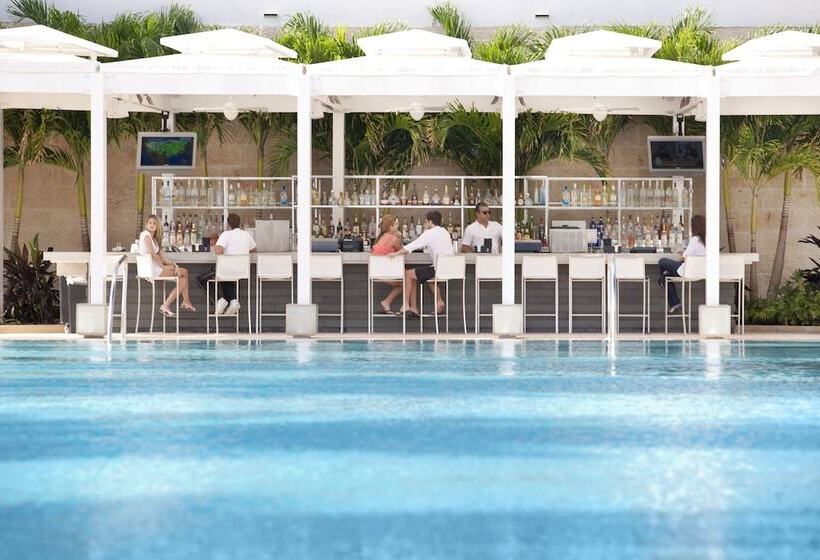 فندق Fontainebleau Miami Beach