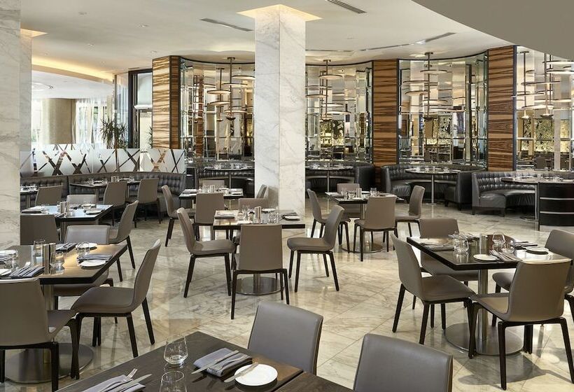 فندق Fontainebleau Miami Beach