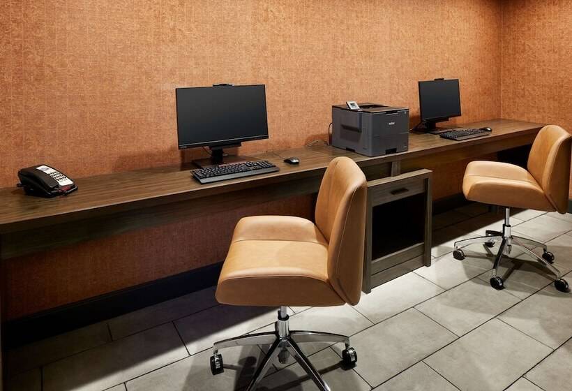 호텔 Hampton Inn Newark Airport