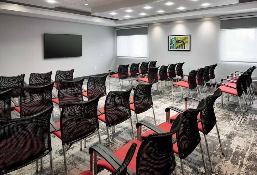 호텔 Hampton Inn Newark Airport