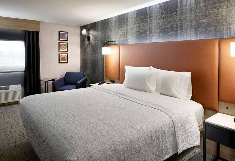 호텔 Hampton Inn Newark Airport