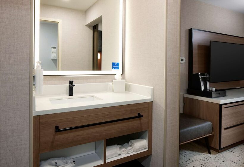 호텔 Hampton Inn Newark Airport