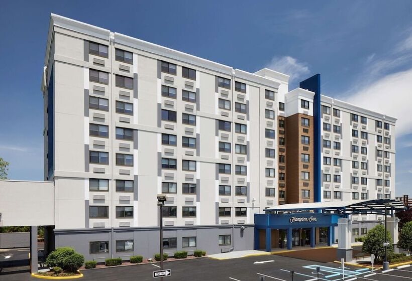 호텔 Hampton Inn Newark Airport