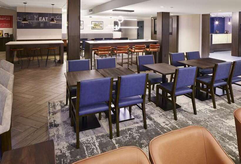 호텔 Hampton Inn Newark Airport