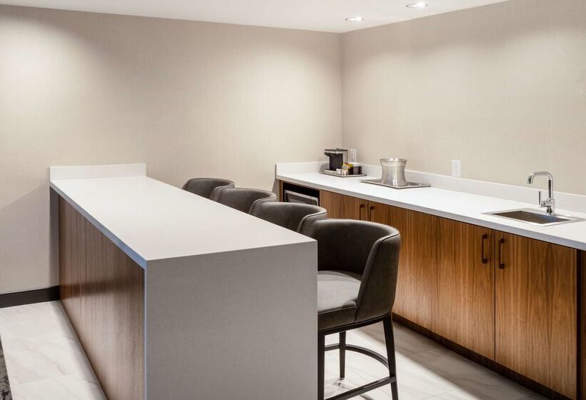 هتل Hilton Dallas Lincoln Centre