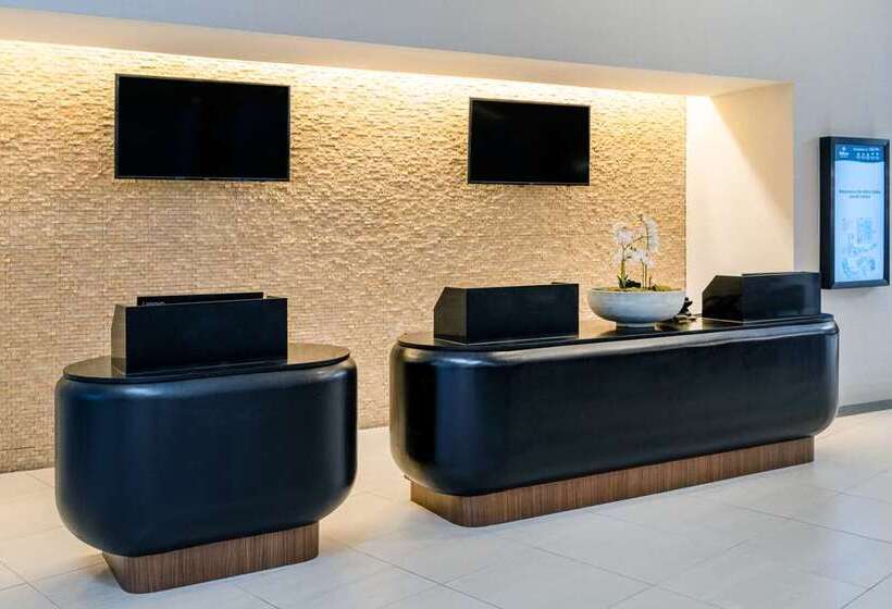 هتل Hilton Dallas Lincoln Centre