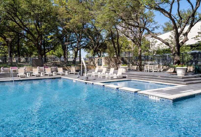 هتل Hilton Dallas Lincoln Centre