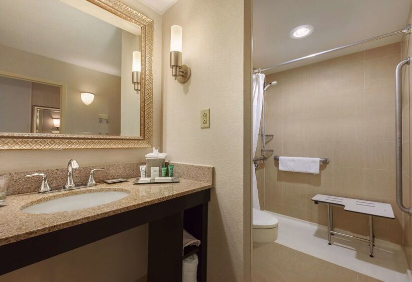 בית מלון כפרי Hilton Fort Wayne At The Grand Wayne Convention Center