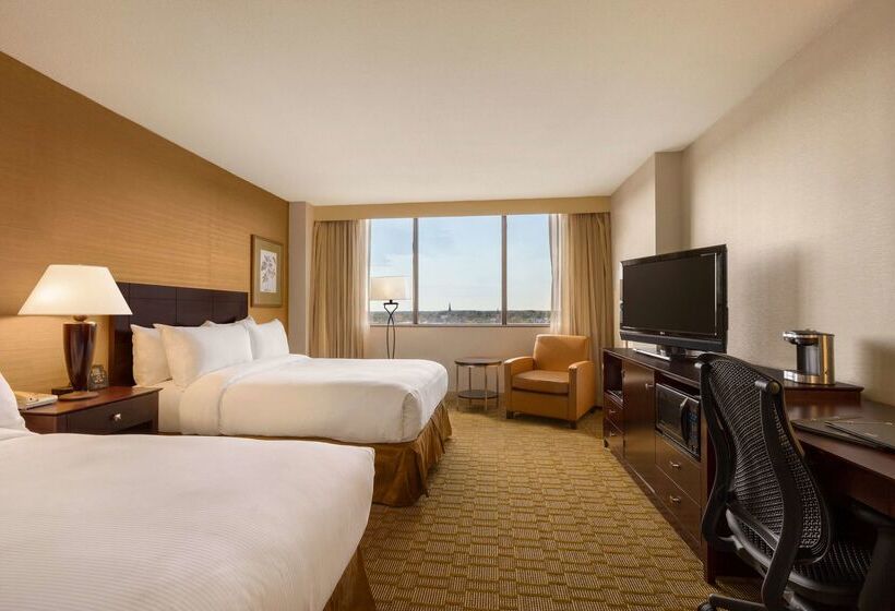 هتل Hilton Fort Wayne At The Grand Wayne Convention Center