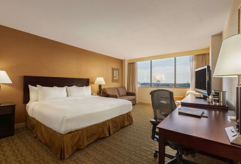 هتل Hilton Fort Wayne At The Grand Wayne Convention Center