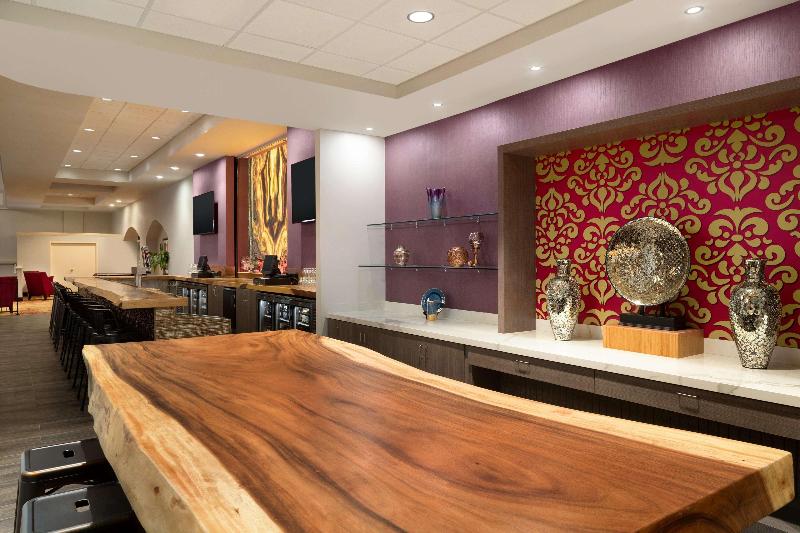 هتل Hilton Fort Wayne At The Grand Wayne Convention Center