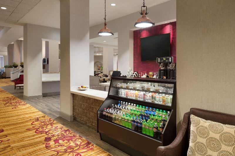 هتل Hilton Fort Wayne At The Grand Wayne Convention Center