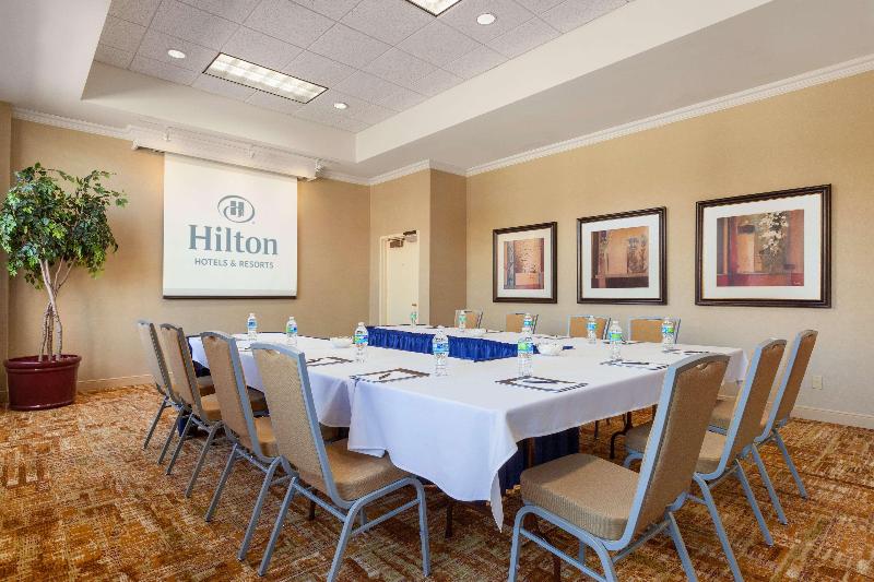 هتل Hilton Fort Wayne At The Grand Wayne Convention Center