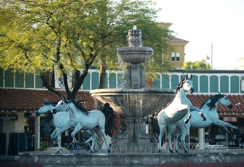 هتل Holiday Inn And Suites Phoenix Airport North, An Ihg