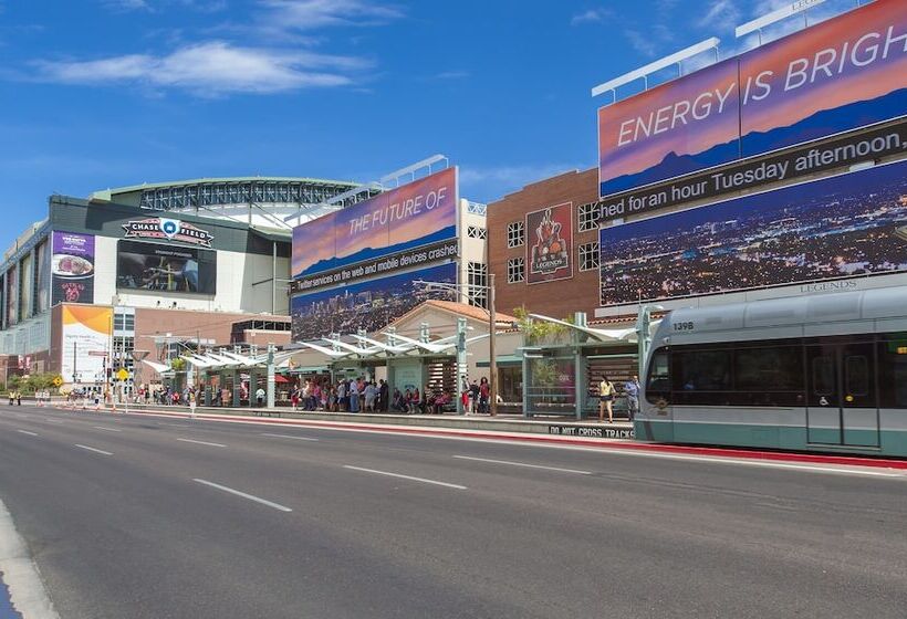 هتل Holiday Inn And Suites Phoenix Airport North, An Ihg