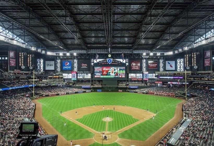 هتل Holiday Inn And Suites Phoenix Airport North, An Ihg