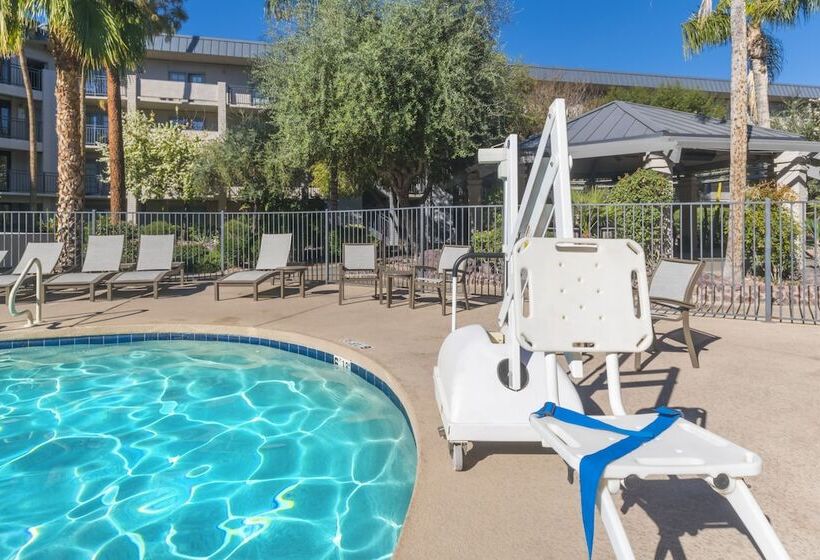 هتل Holiday Inn And Suites Phoenix Airport North, An Ihg