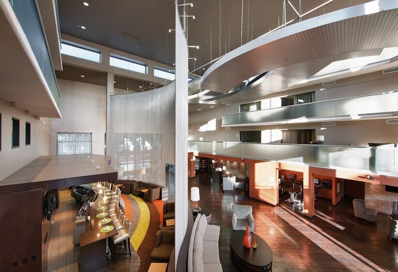 هتل Holiday Inn And Suites Phoenix Airport North, An Ihg