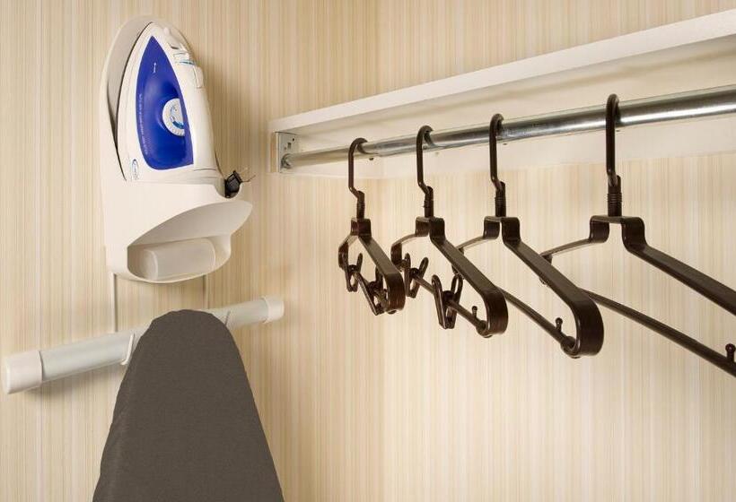 فندق Holiday Inn Express   Waldorf, An Ihg