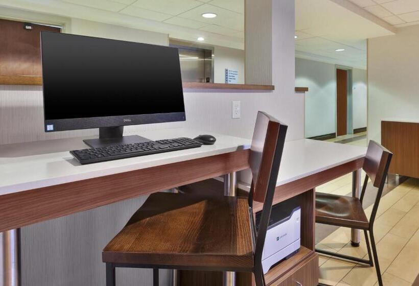 فندق Holiday Inn Express   Waldorf, An Ihg