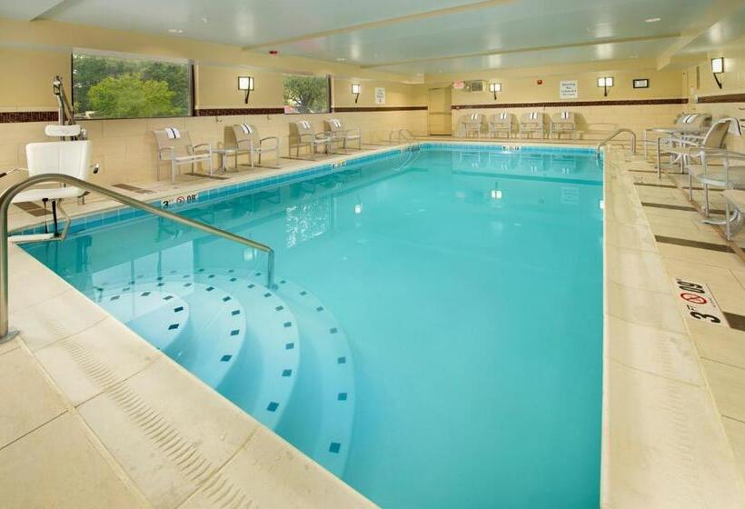 فندق Holiday Inn Express   Waldorf, An Ihg