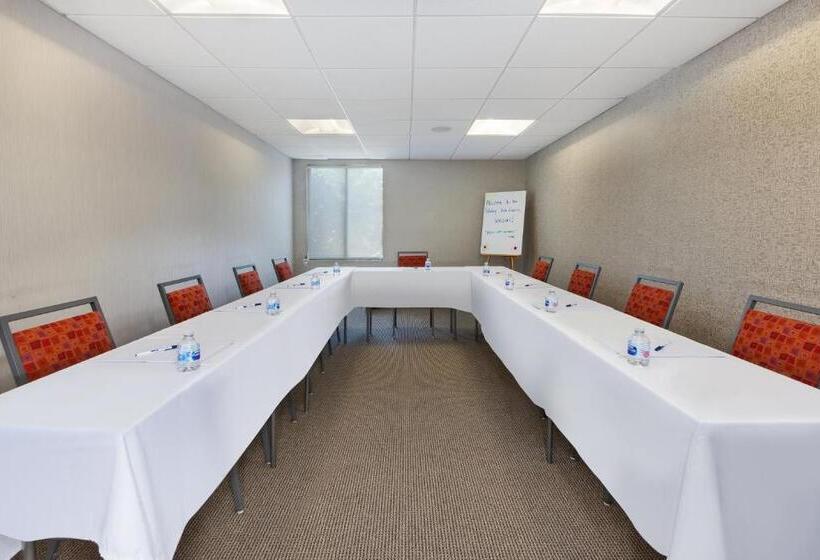 فندق Holiday Inn Express   Waldorf, An Ihg