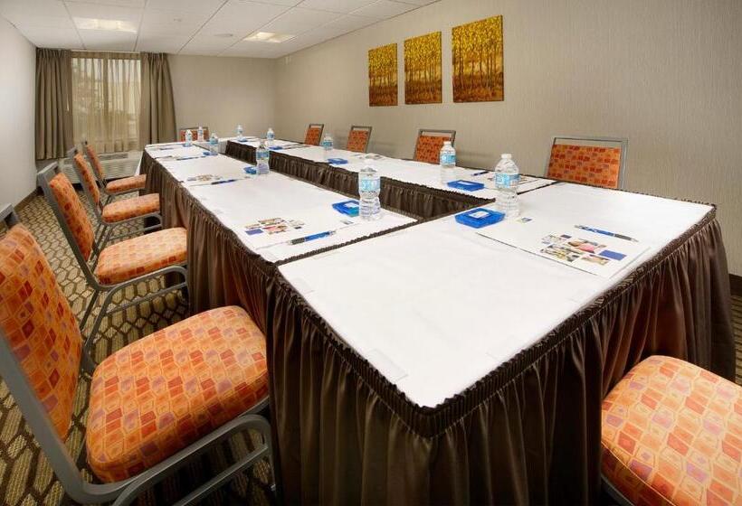 فندق Holiday Inn Express   Waldorf, An Ihg