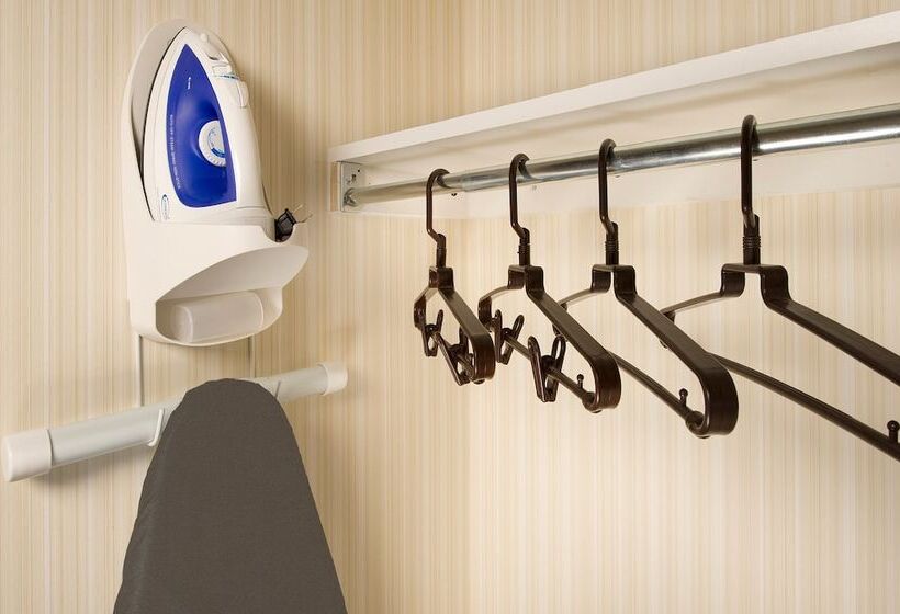 فندق Holiday Inn Express   Waldorf, An Ihg