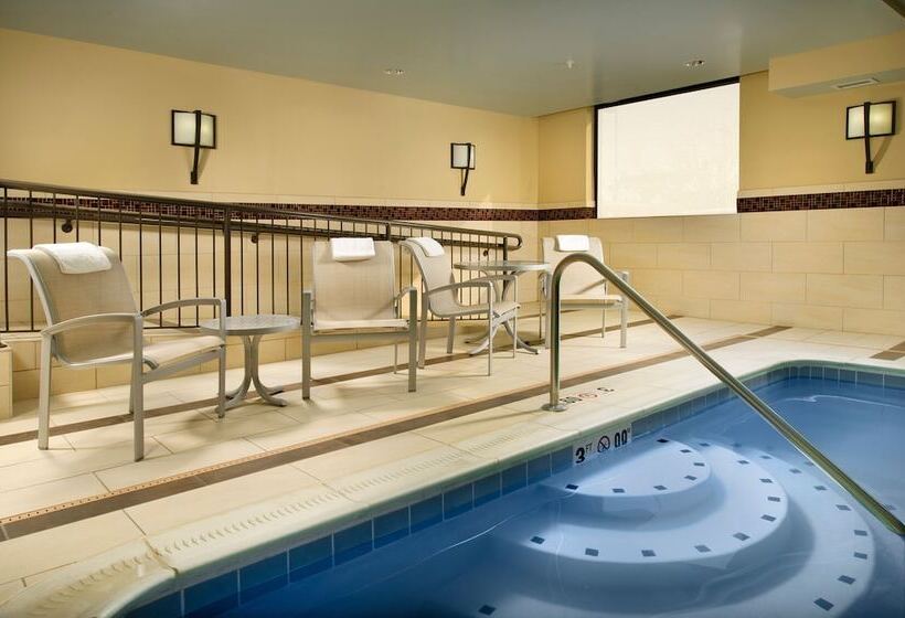 فندق Holiday Inn Express   Waldorf, An Ihg