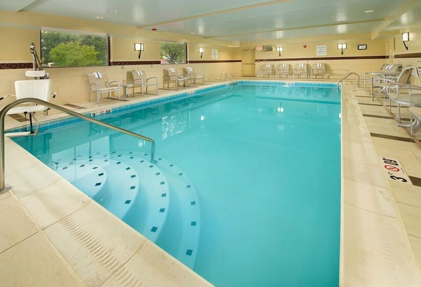 فندق Holiday Inn Express   Waldorf, An Ihg