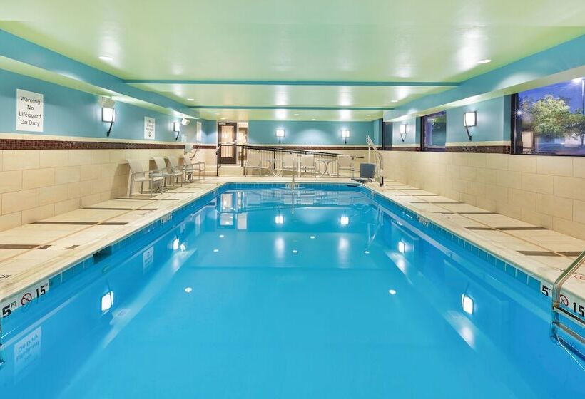 فندق Holiday Inn Express   Waldorf, An Ihg