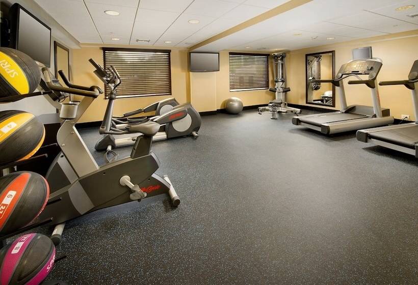 فندق Holiday Inn Express   Waldorf, An Ihg