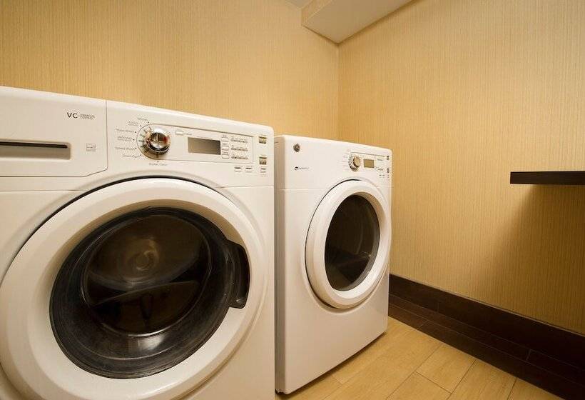 فندق Holiday Inn Express   Waldorf, An Ihg