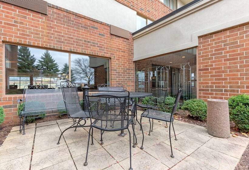 فندق Holiday Inn Express Chicago Downers Grove, An Ihg