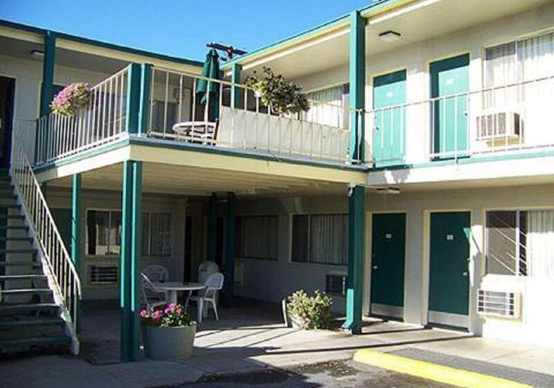 ホテル Holiday Lodge