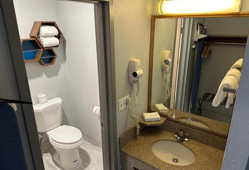 ホテル Hometowne Studios By Red Roof Auburn Hills