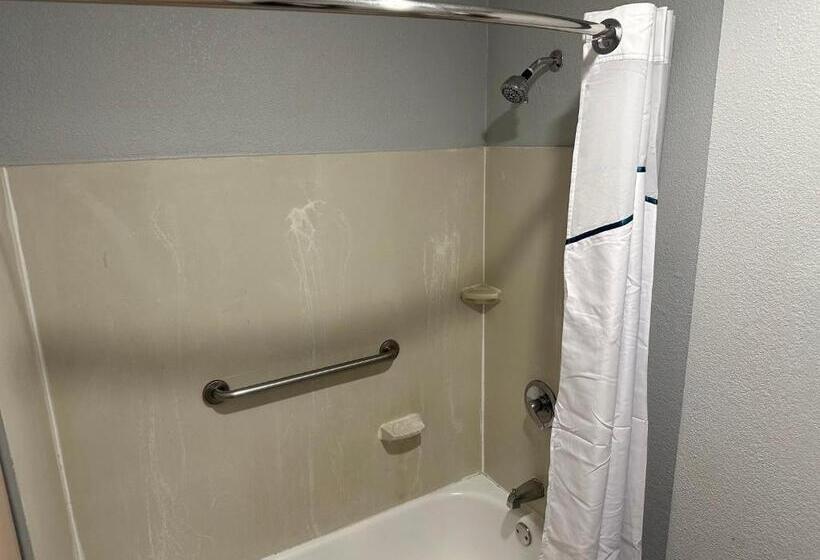 ホテル Hometowne Studios By Red Roof Auburn Hills