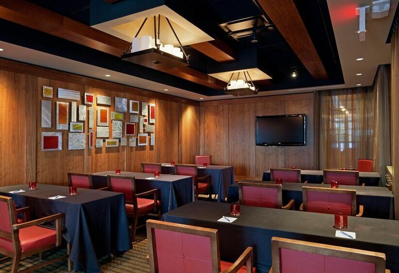 هتل Indigo Boston - Newton Riverside