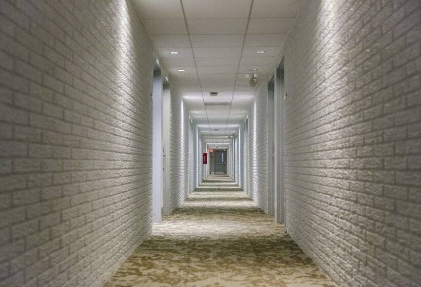 هتل Inns Of Virginia Arlington