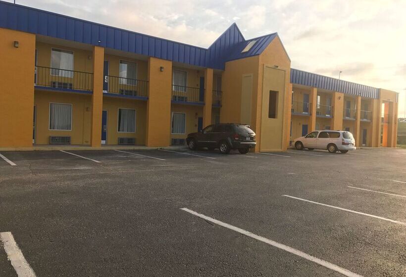 Отель Knights Inn Lumberton