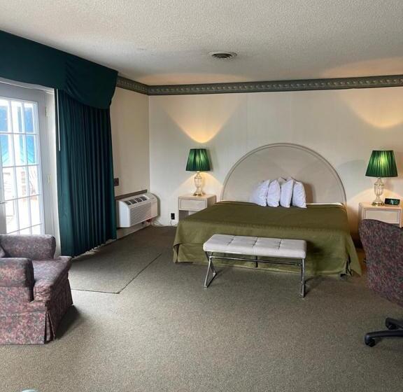 Отель Knights Inn Mackinaw City