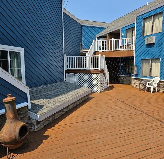 Отель Knights Inn Mackinaw City