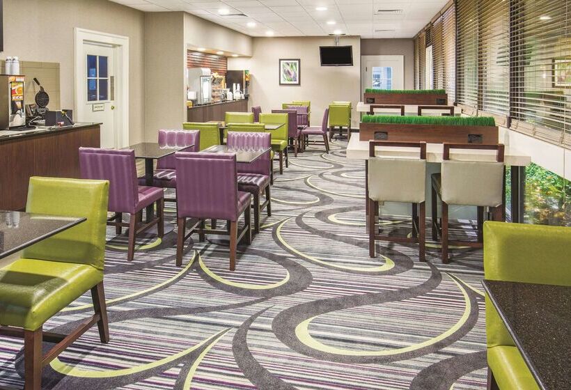 酒店 Howard Johnson By Wyndham Sacramento Downtown