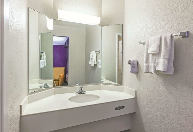 酒店 Howard Johnson By Wyndham Sacramento Downtown